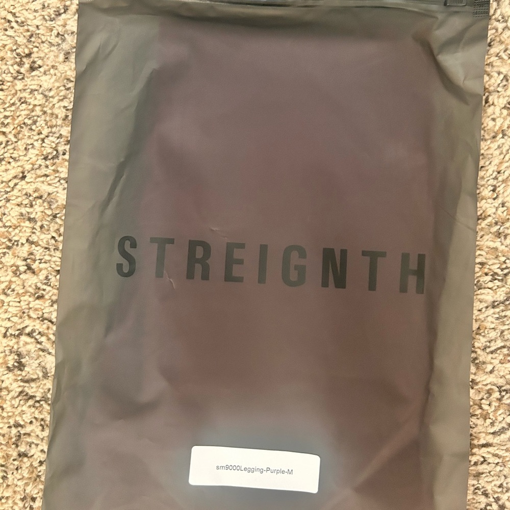 Streignth- ESSENTIAL SEAMLESS LEGGINGS